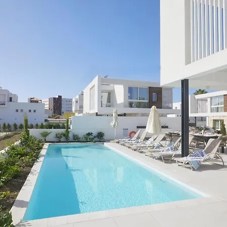Schoenes Kube 1 In * Ayia Napa